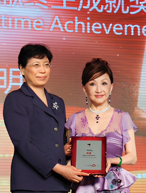2013年表彰品牌对中国美业或巨大贡献